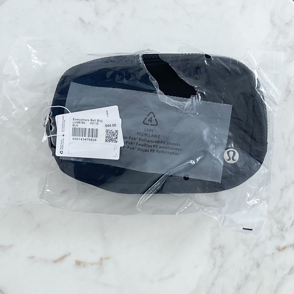 NWT Lululemon Everywhere Belt Bag - Picture 9 of 11